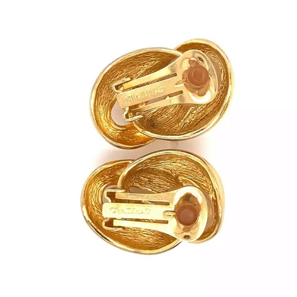 VINTAGE 1950s French CHRISTIAN DIOR Large Gold Tone Curb Link Clip On Earrings - Picture 2 of 4